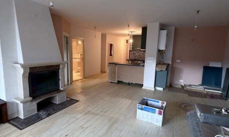 Просторен апартамент с камина и голяма тераса в Банско